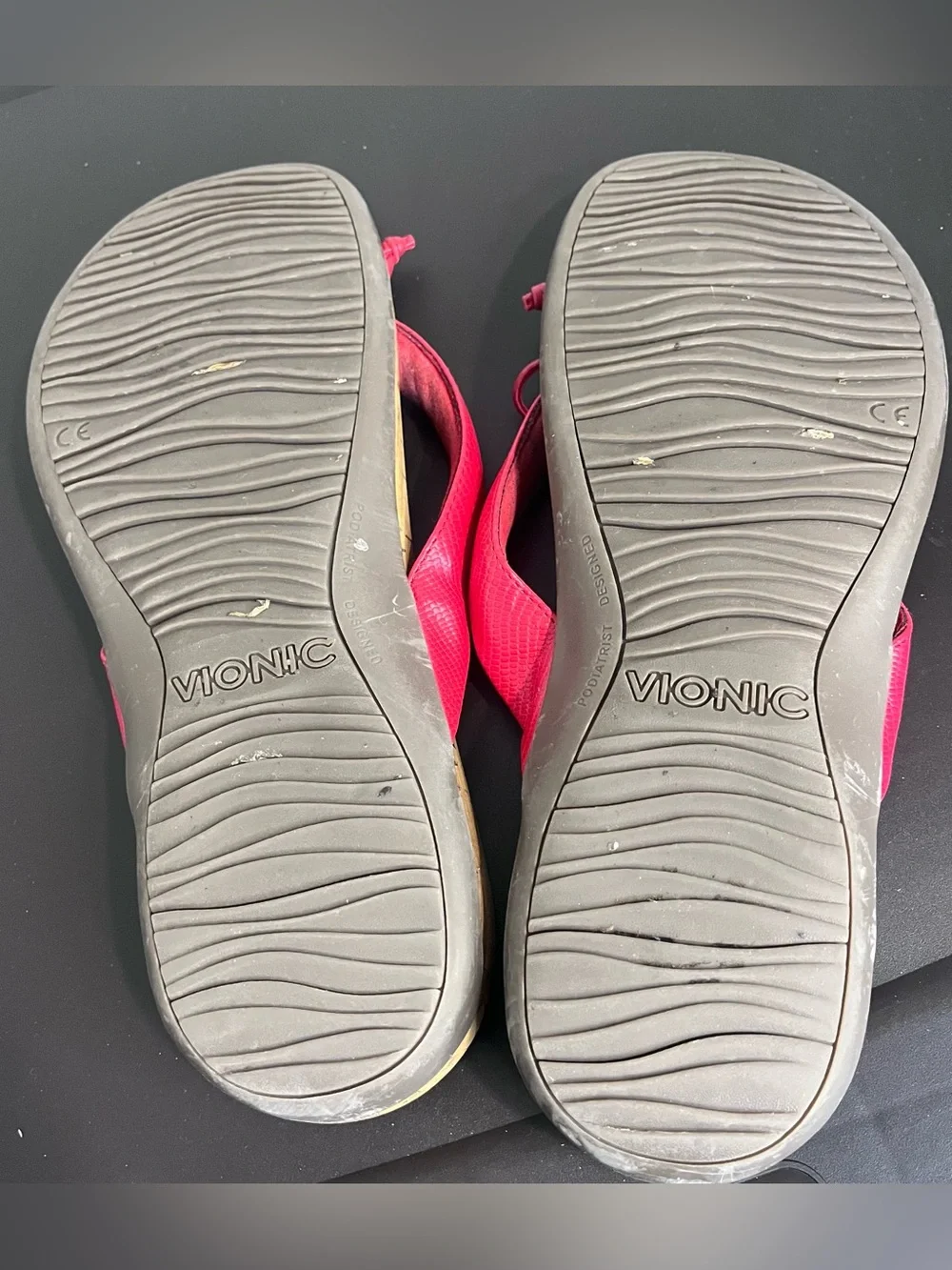 Vionic Womens Cassie Patent Bow Comfort Orthotic Flip Flop Sandal Red 9 Cork